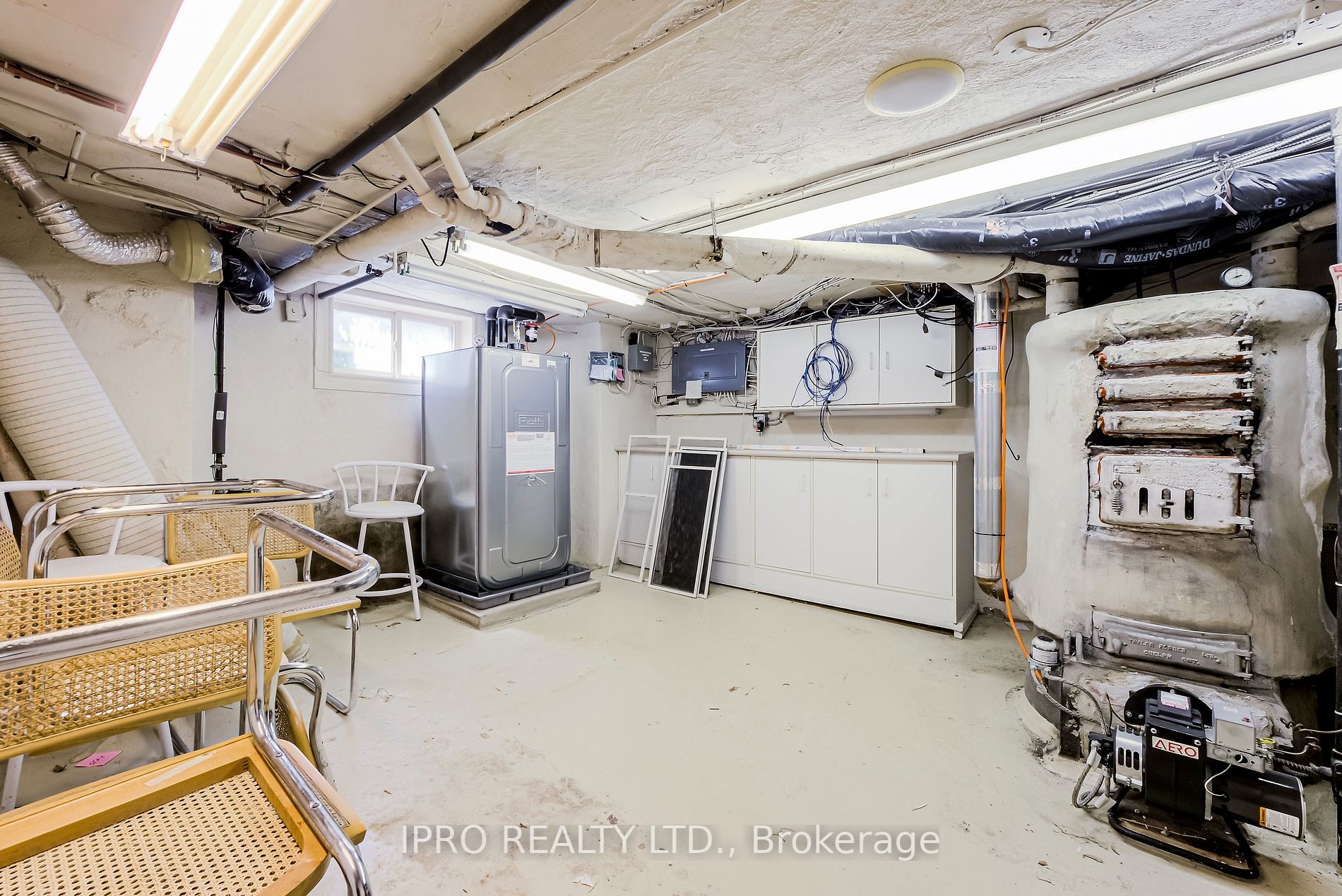 599 Spadina Rd