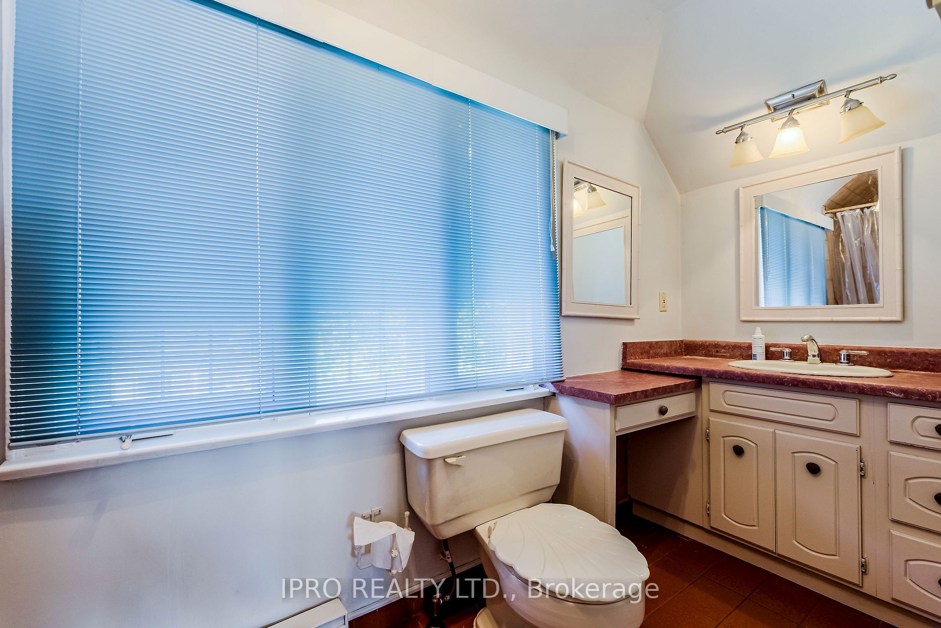 599 Spadina Rd