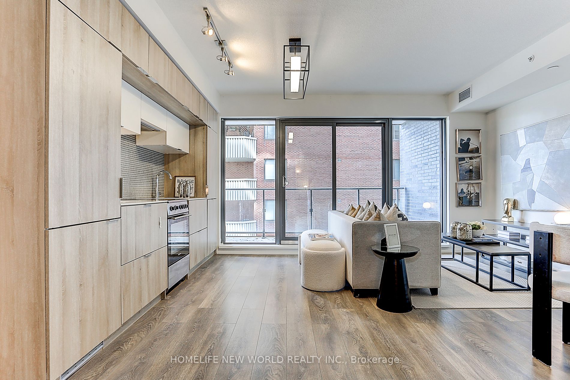 159 Dundas St E, #607
