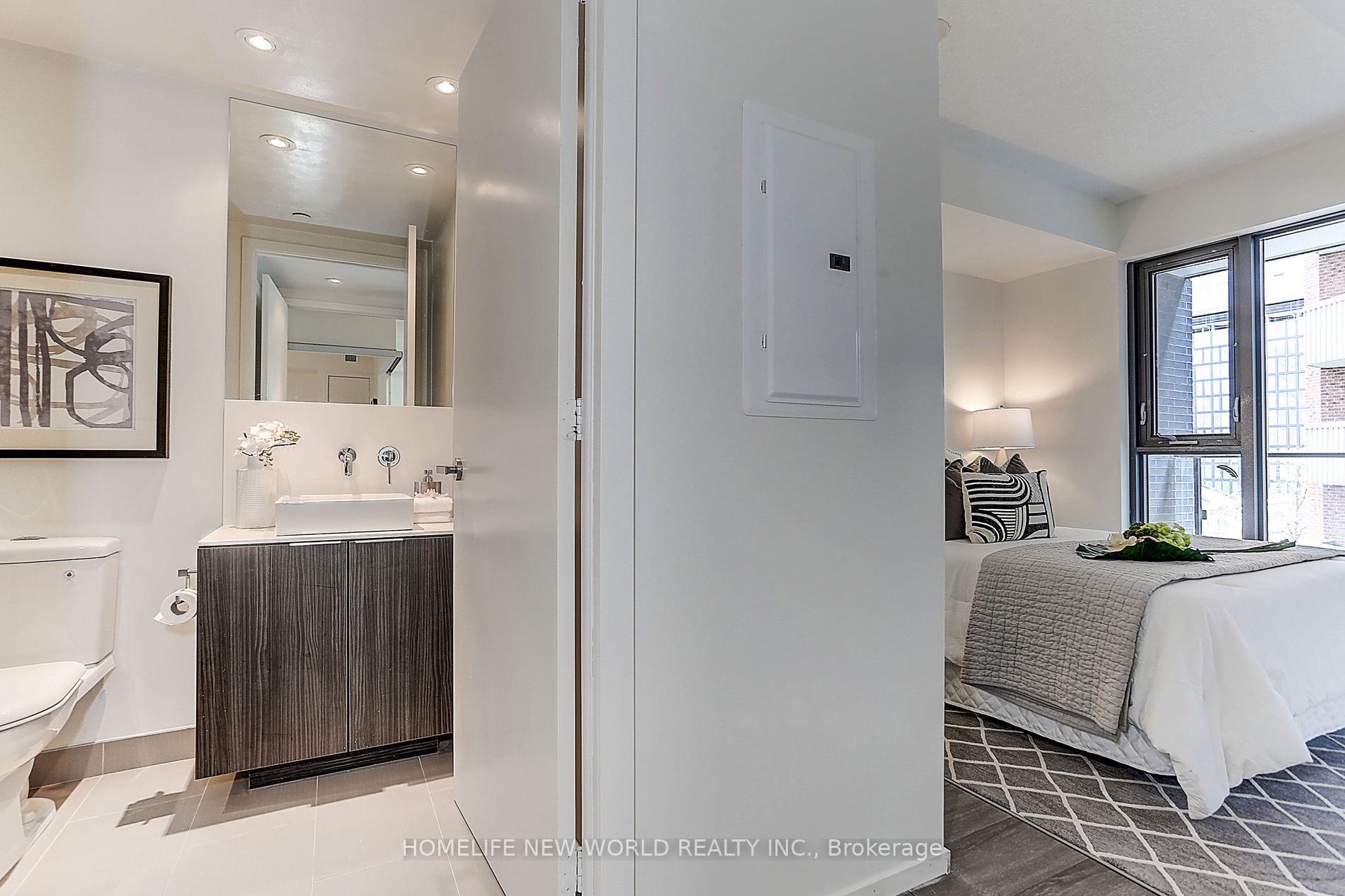 159 Dundas St E, #607