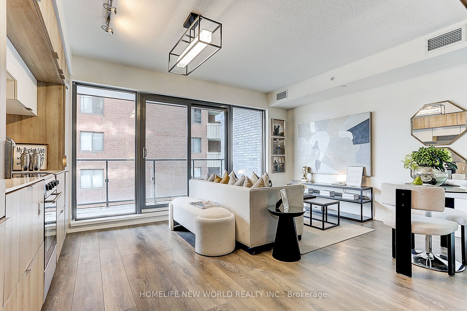 159 Dundas St E, #607