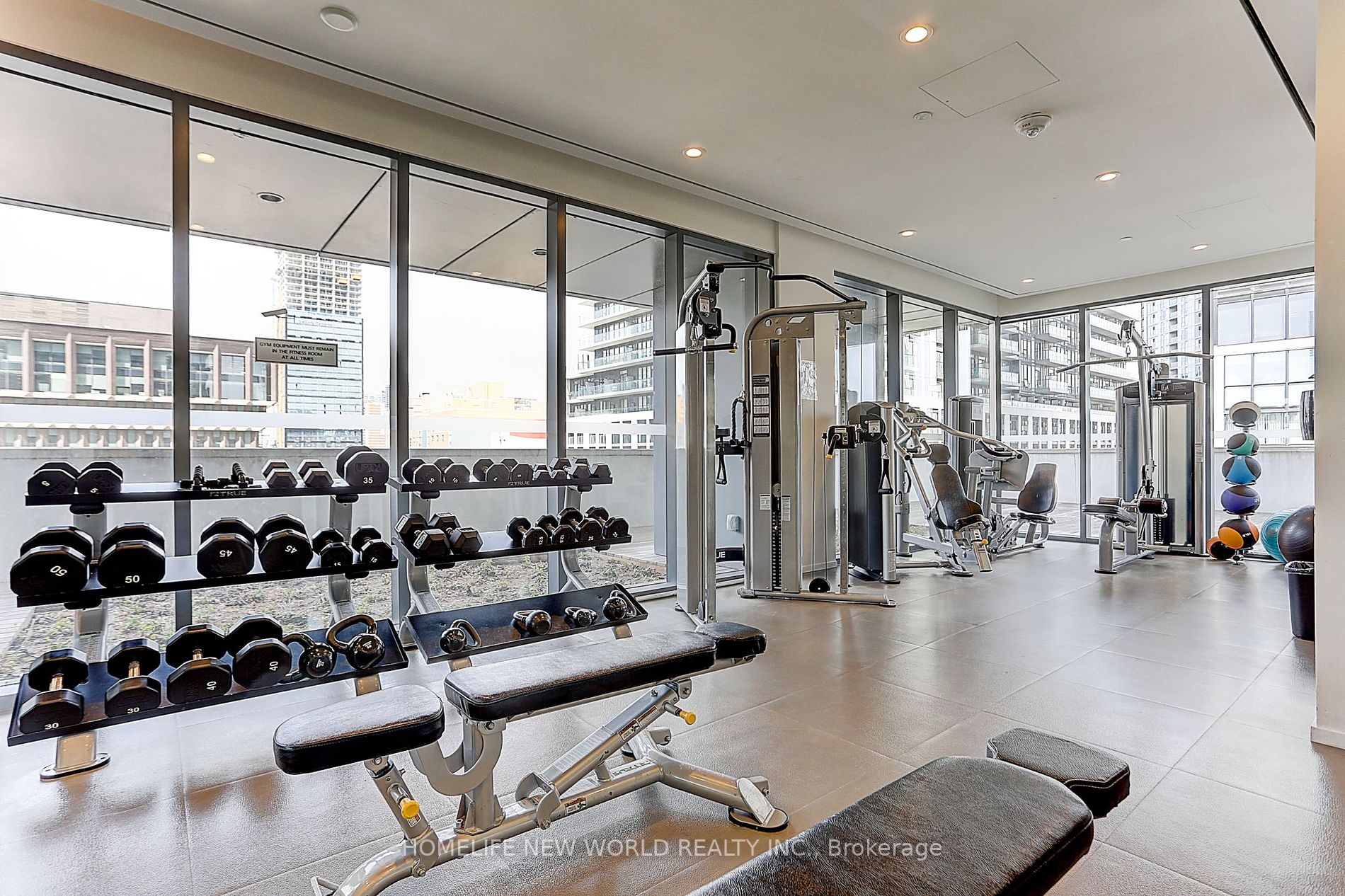 159 Dundas St E, #607