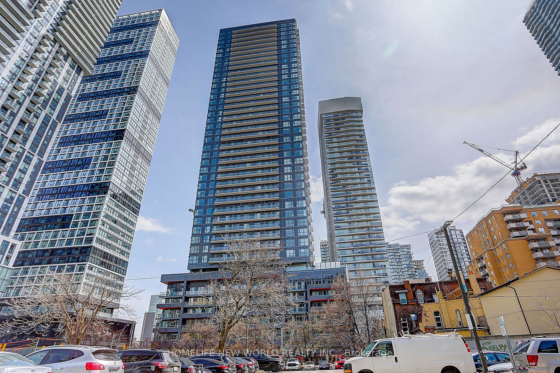 159 Dundas St E, #607