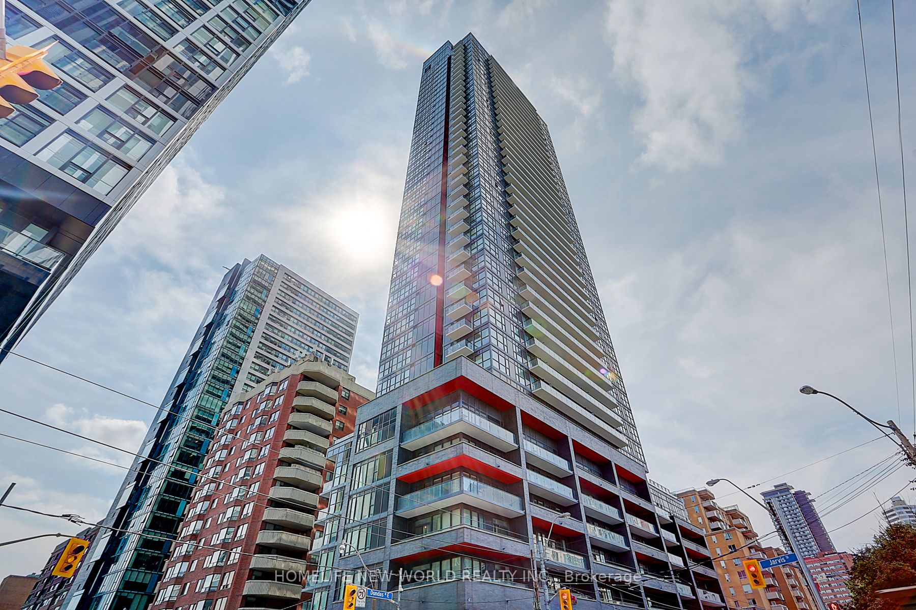 159 Dundas St E, #607