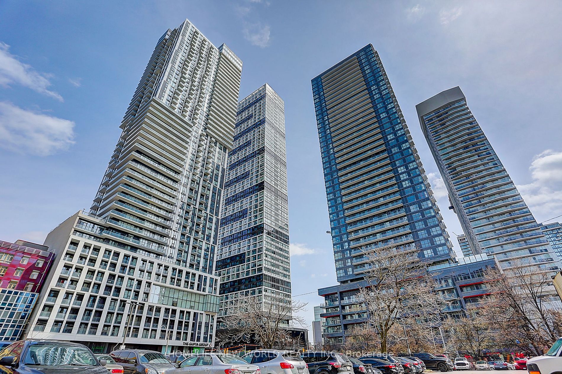 159 Dundas St E, #607