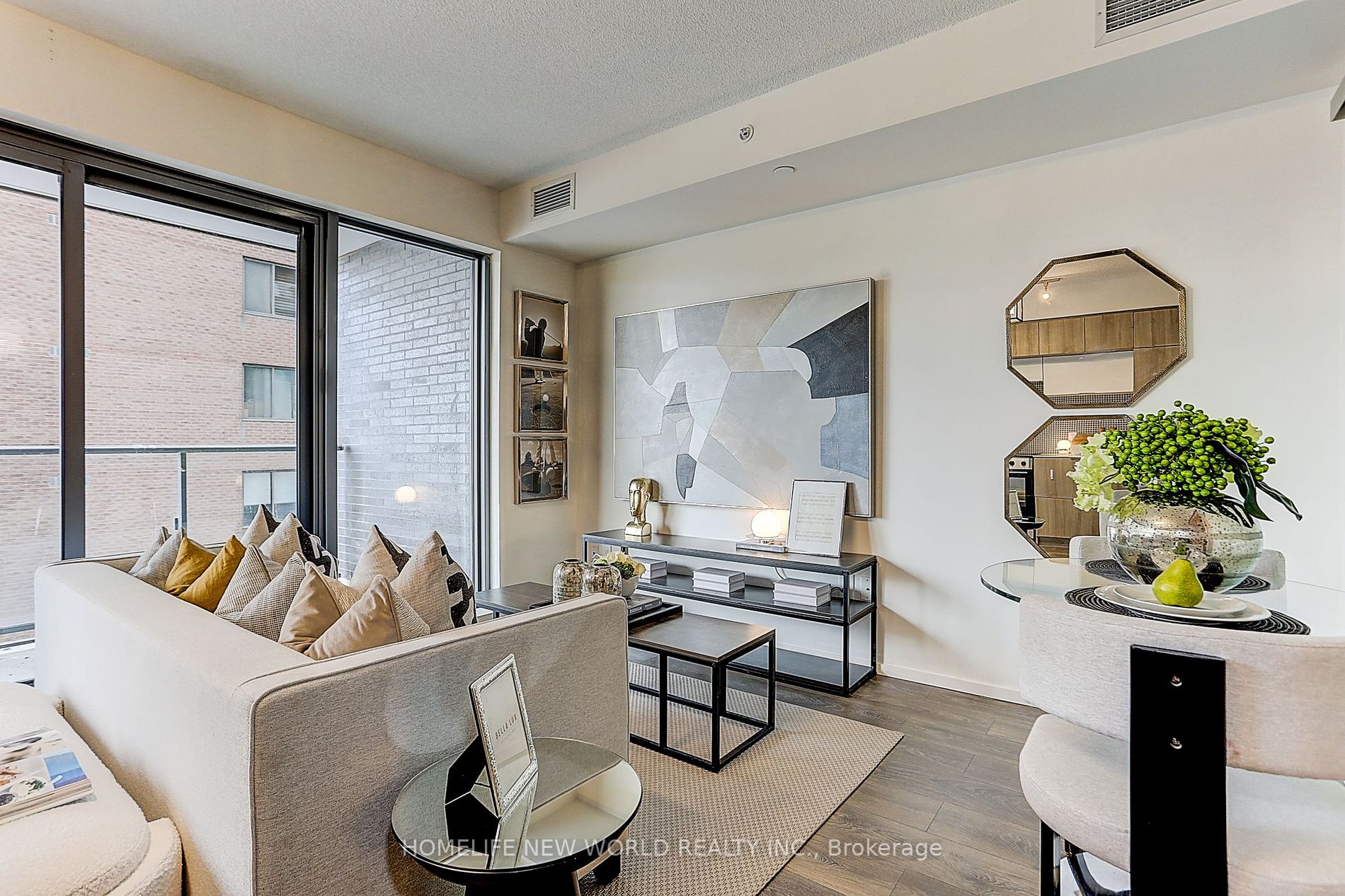 159 Dundas St E, #607