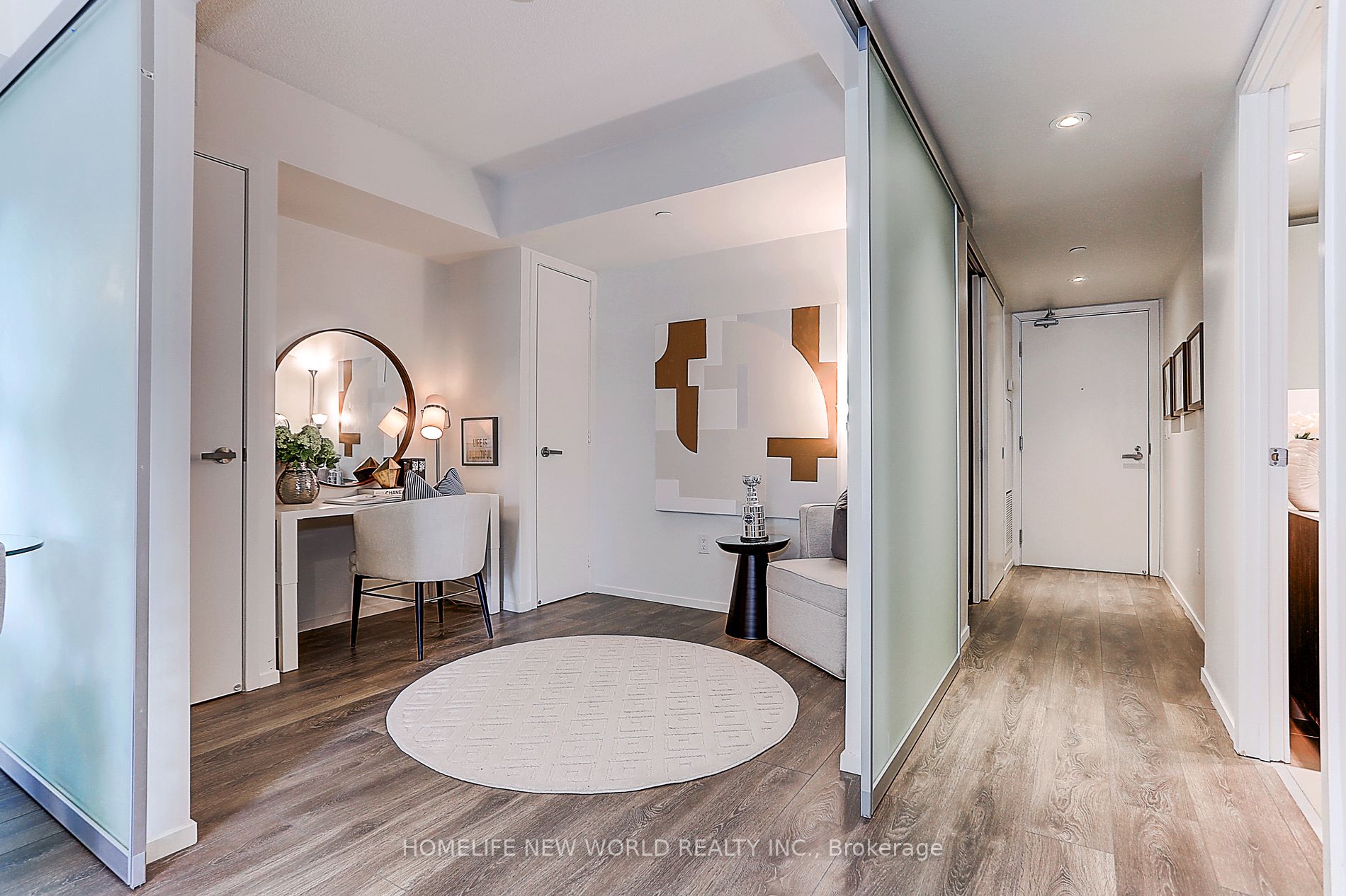 159 Dundas St E, #607