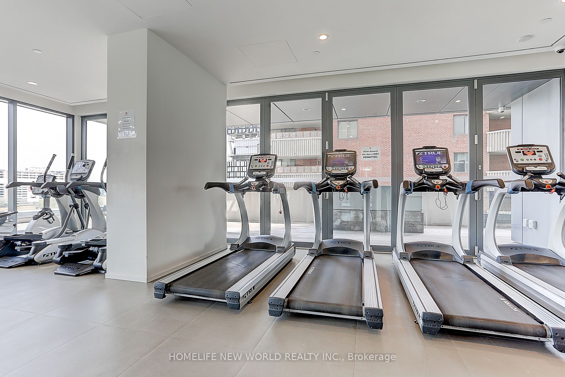 159 Dundas St E, #607