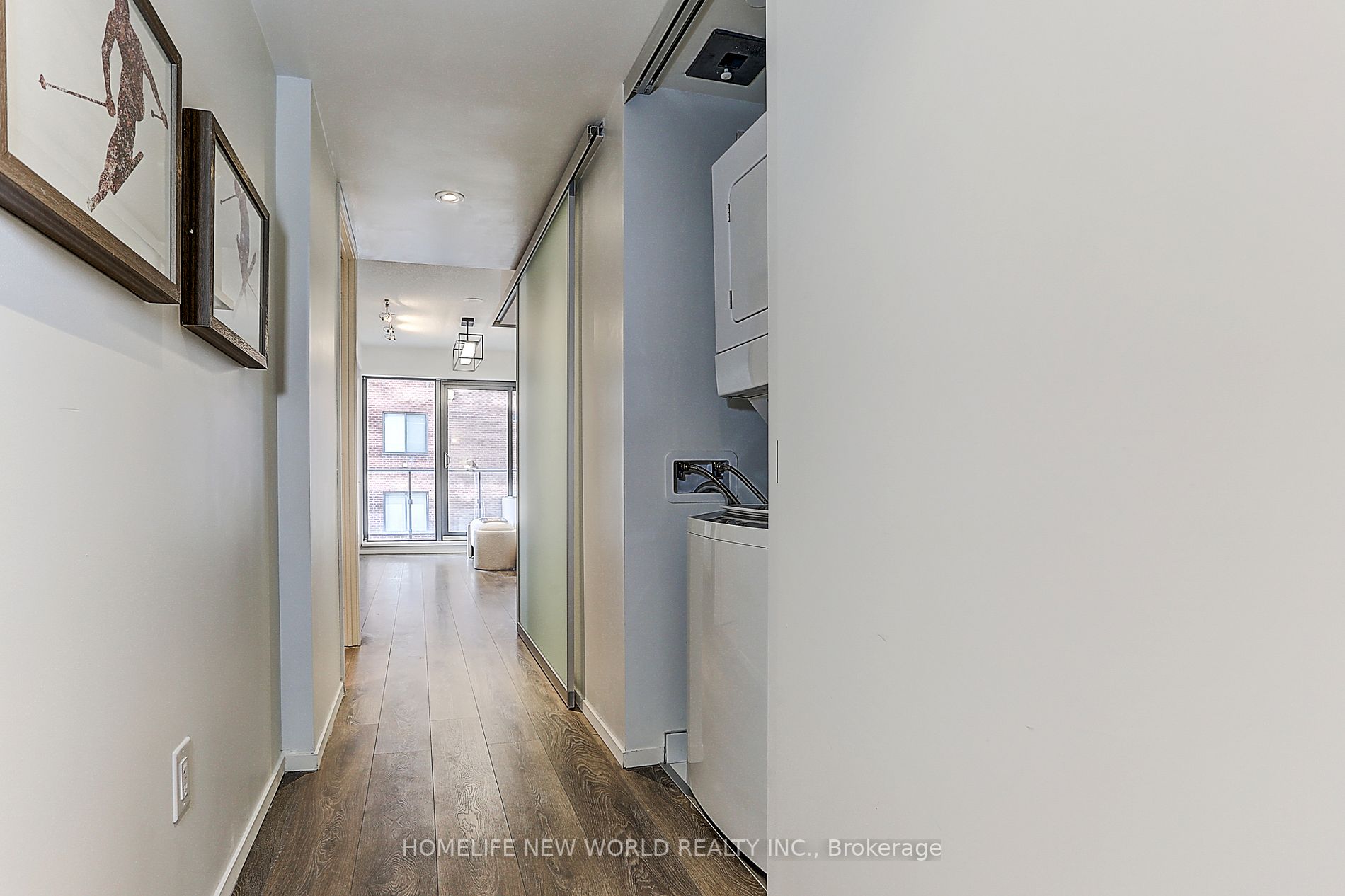 159 Dundas St E, #607
