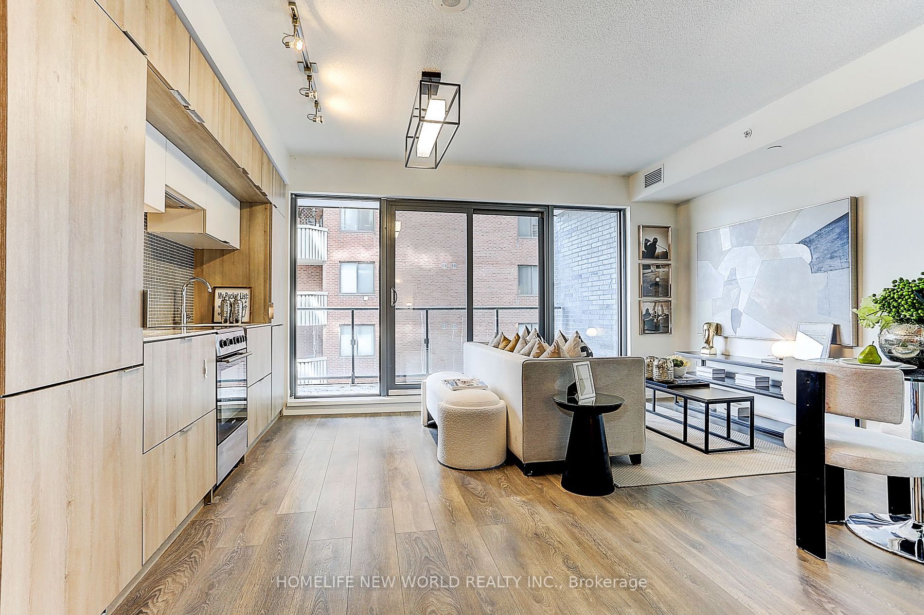 159 Dundas St E, #607