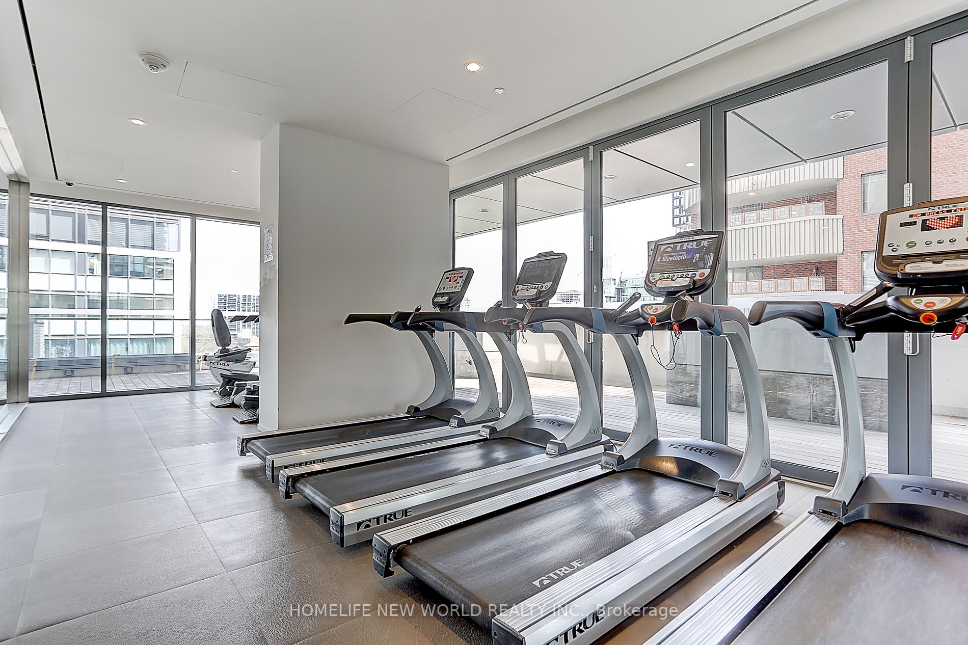 159 Dundas St E, #607
