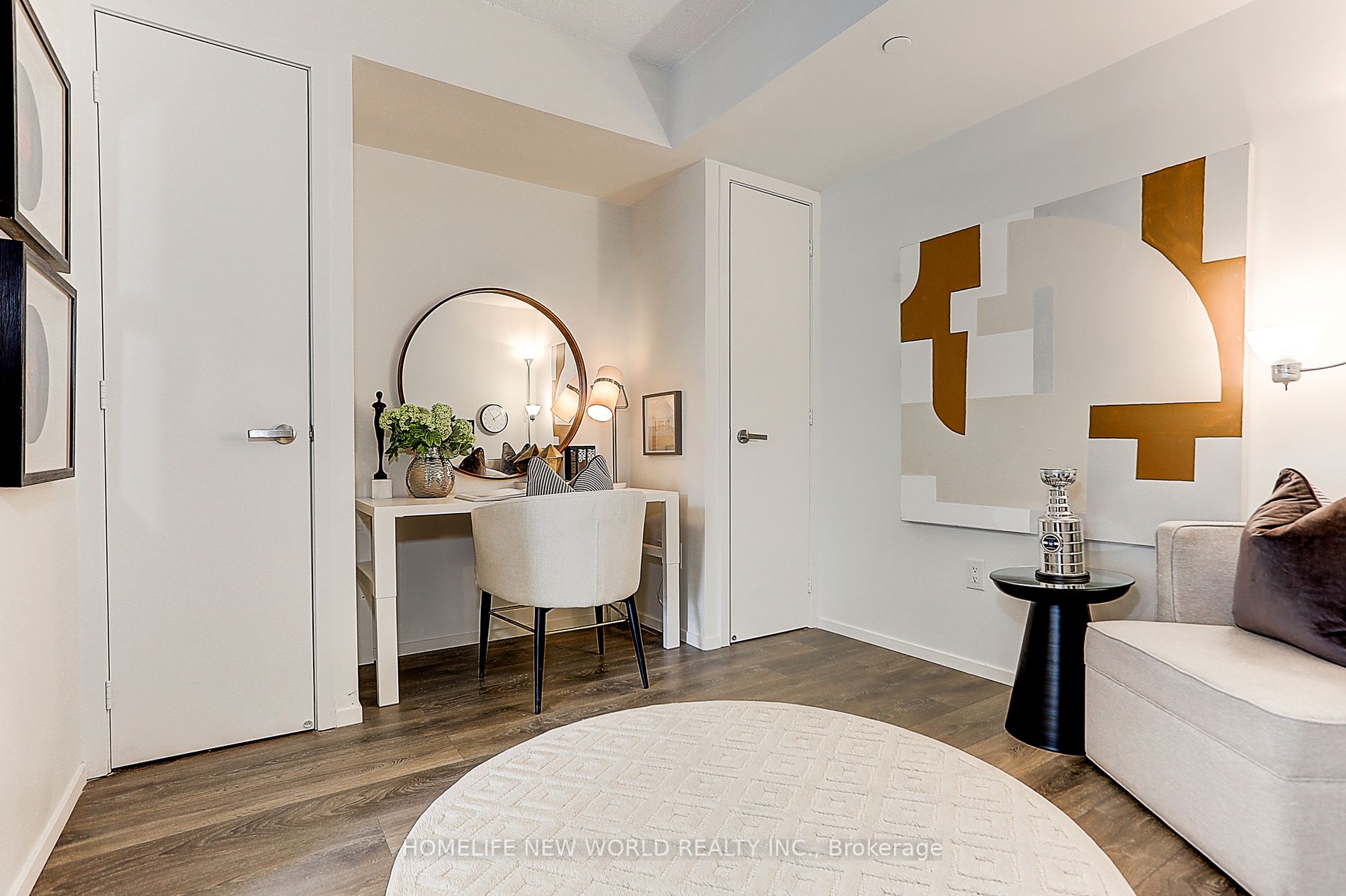 159 Dundas St E, #607