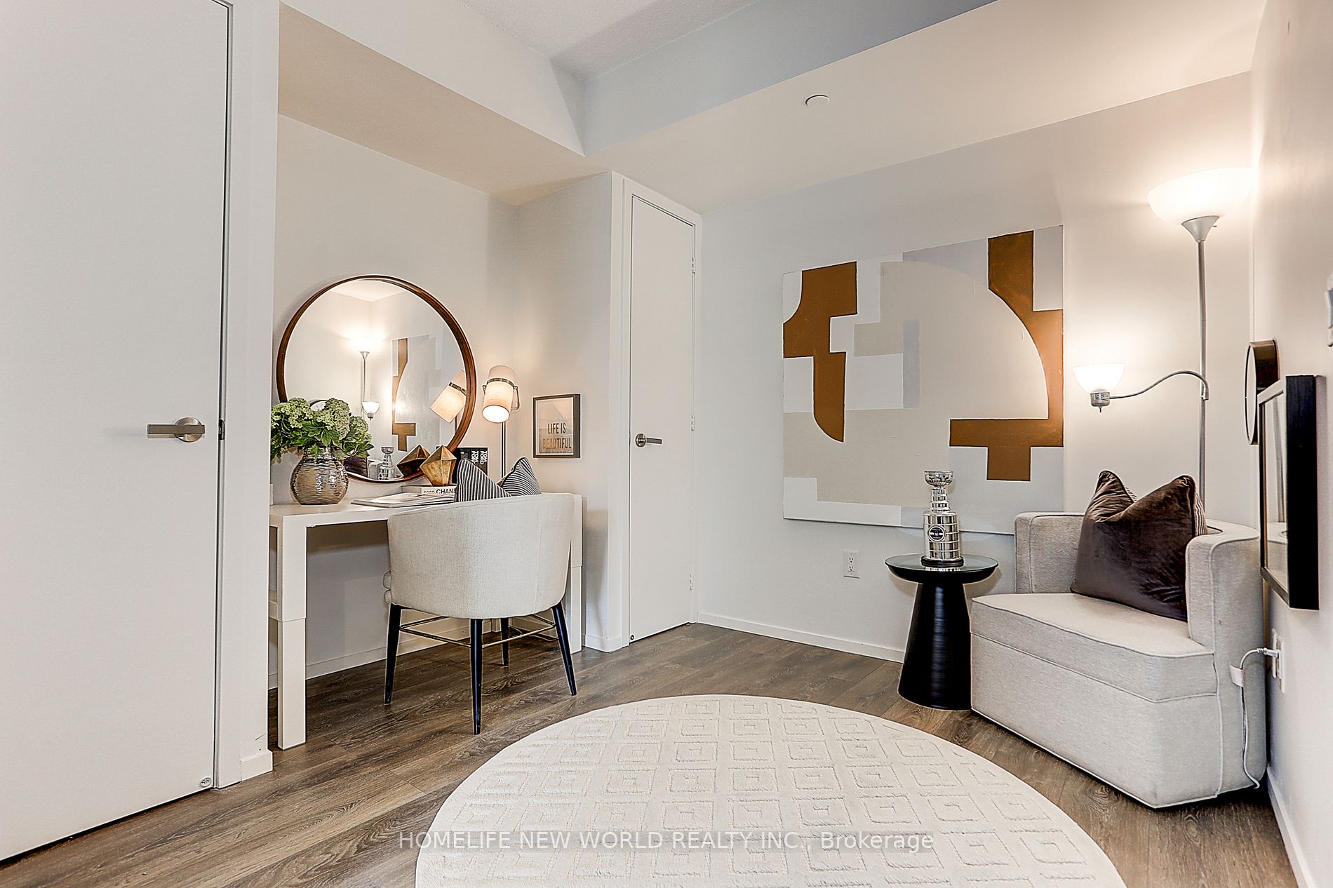 159 Dundas St E, #607