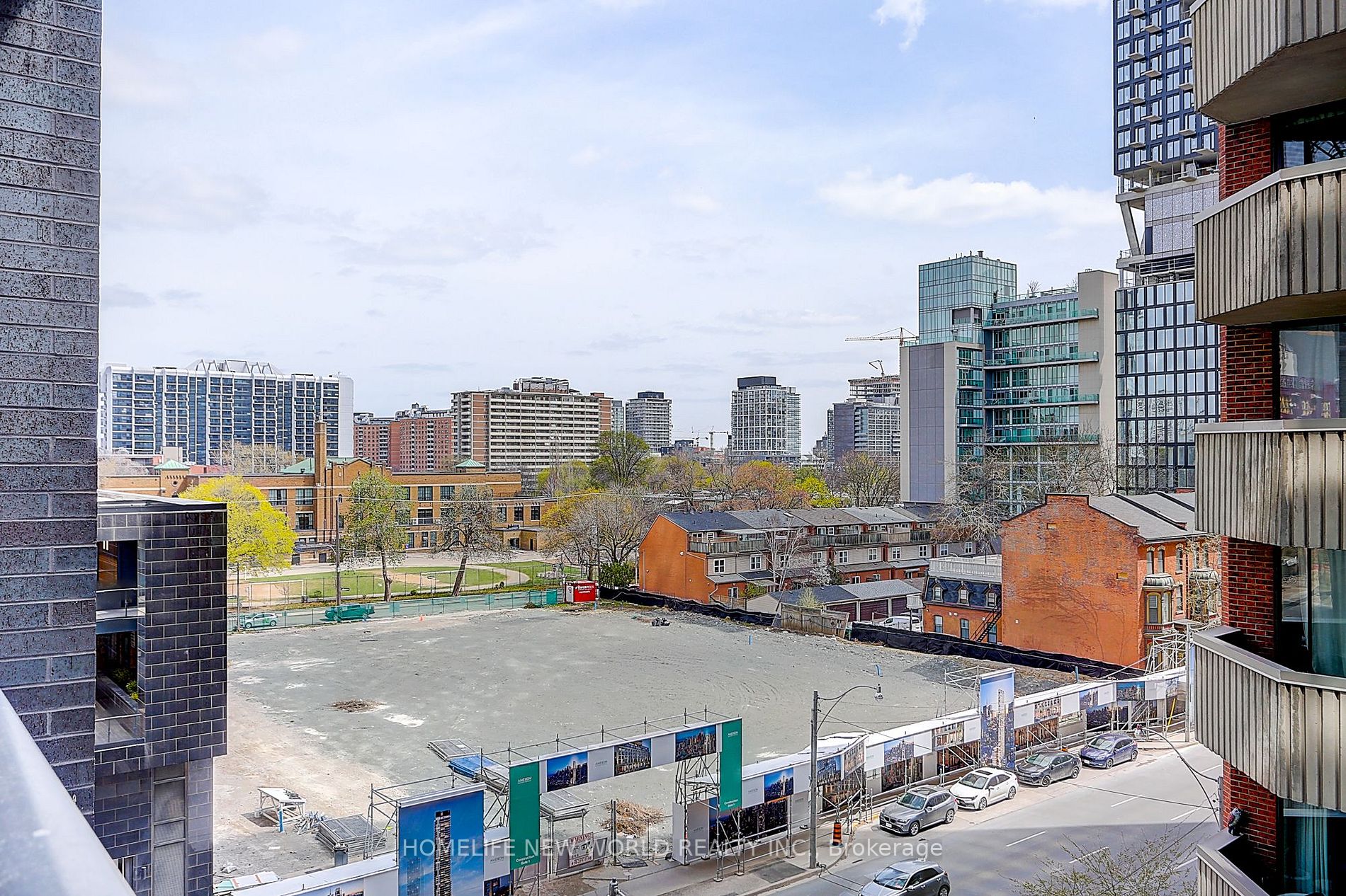 159 Dundas St E, #607