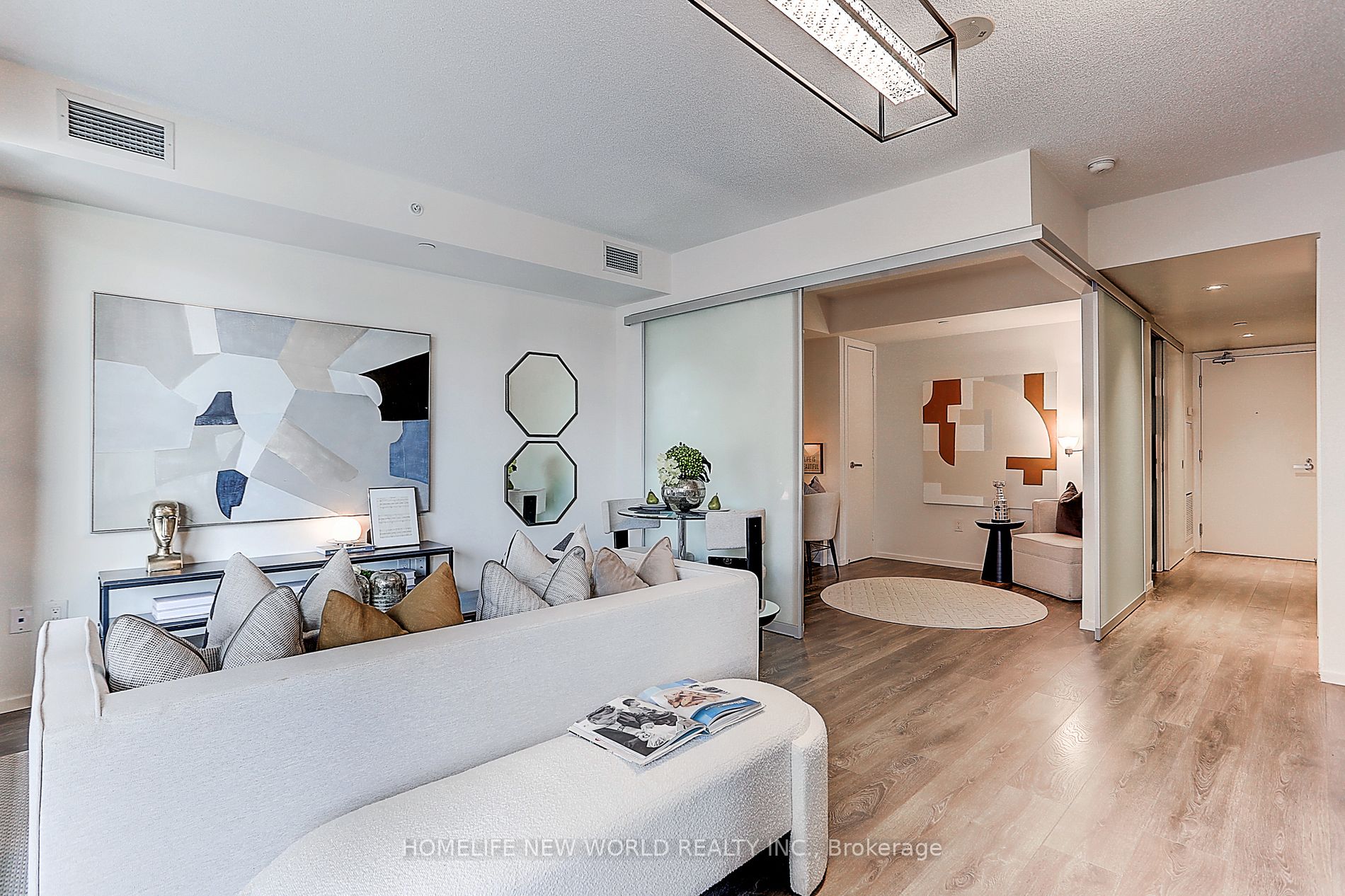 159 Dundas St E, #607