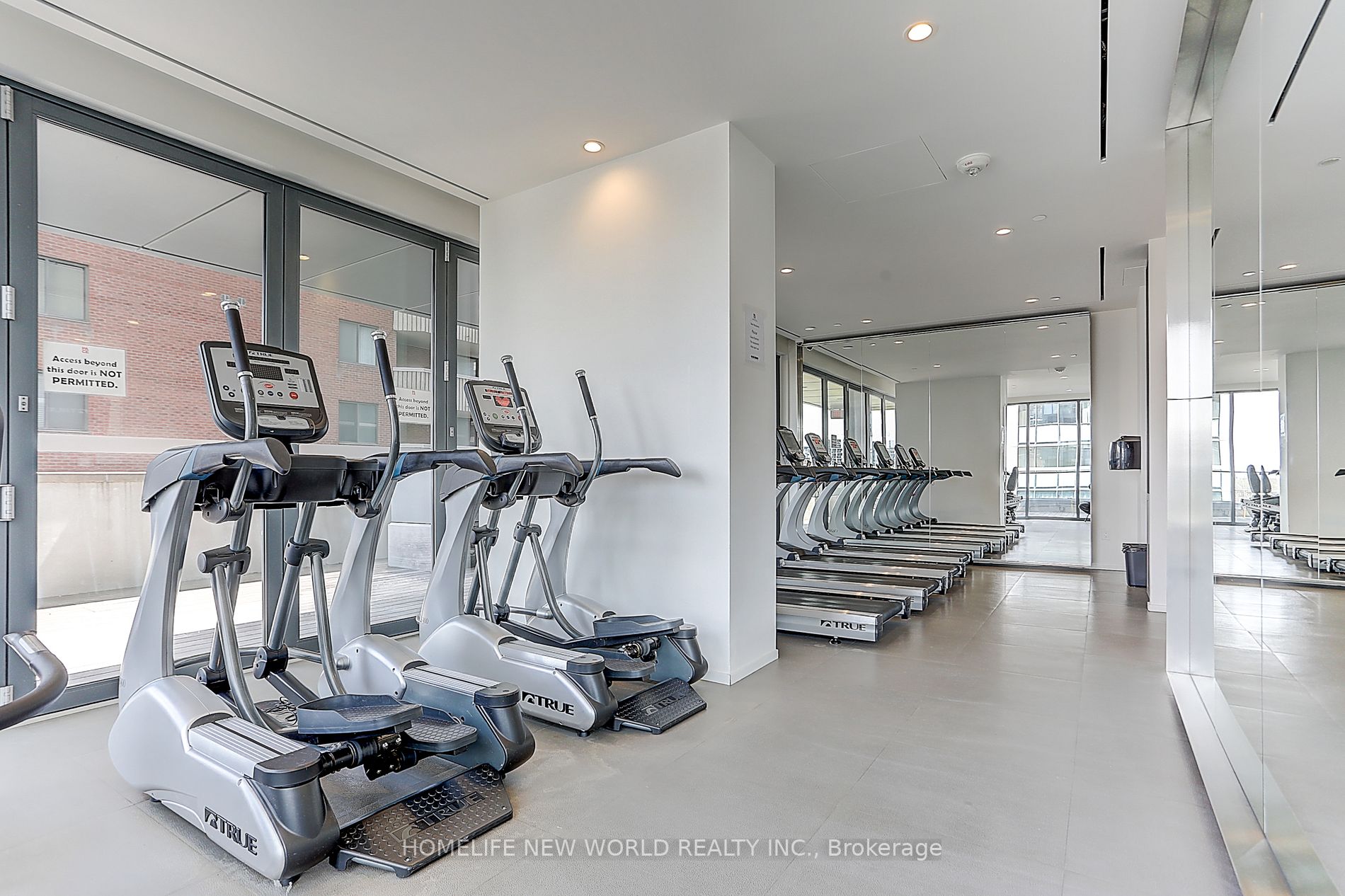 159 Dundas St E, #607