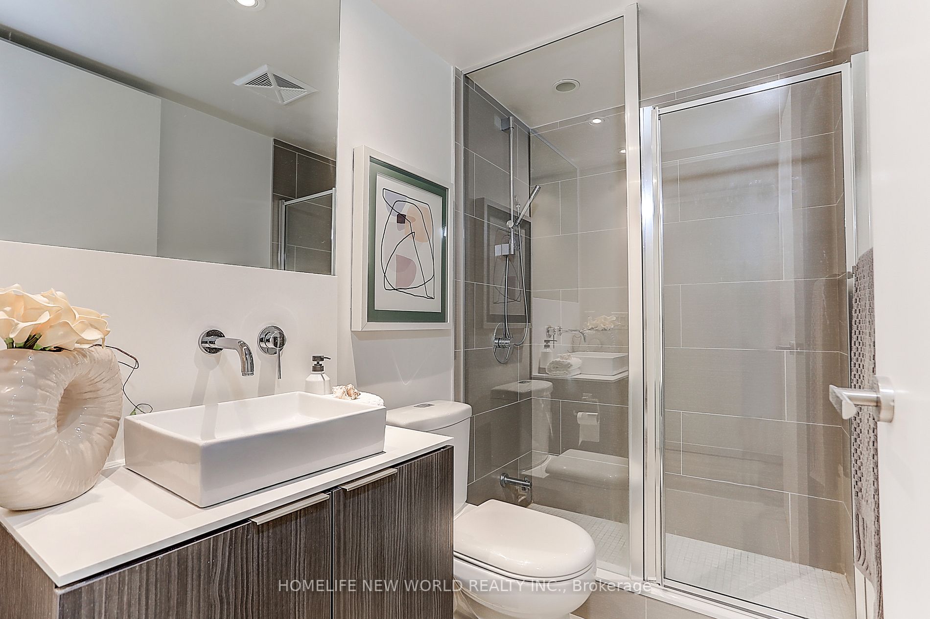 159 Dundas St E, #607