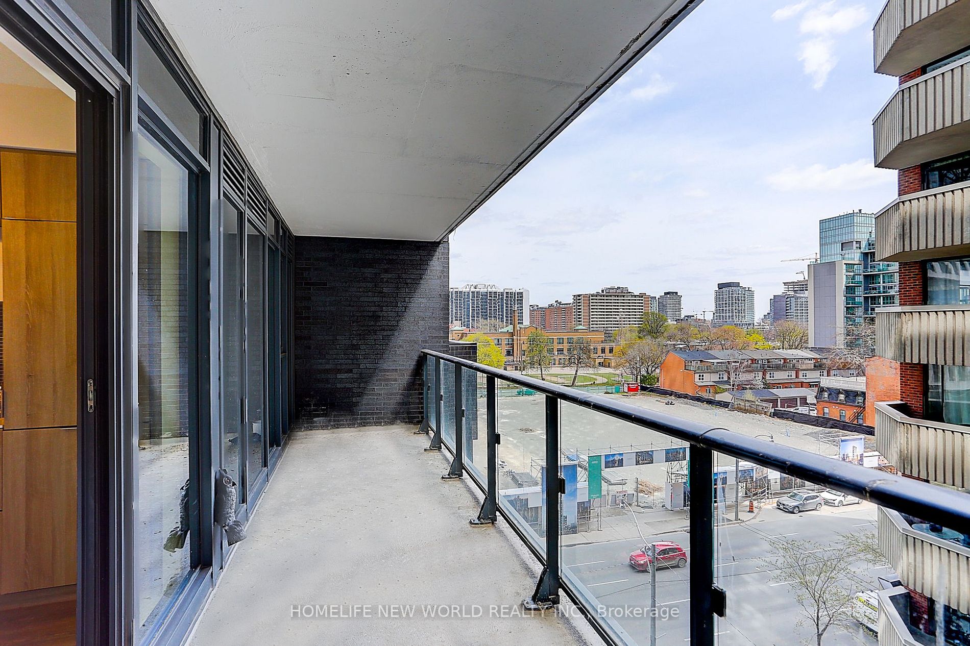 159 Dundas St E, #607