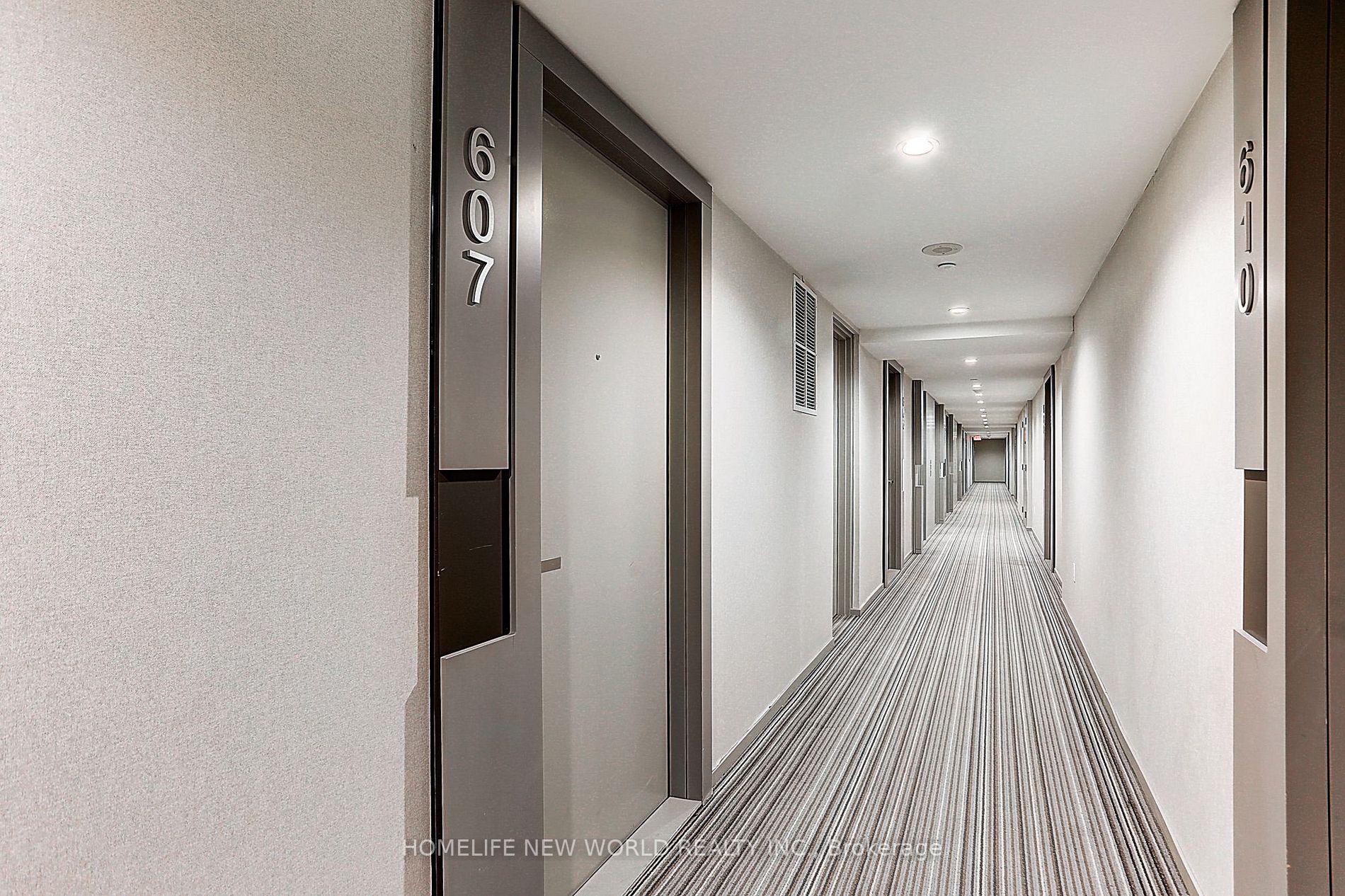 159 Dundas St E, #607