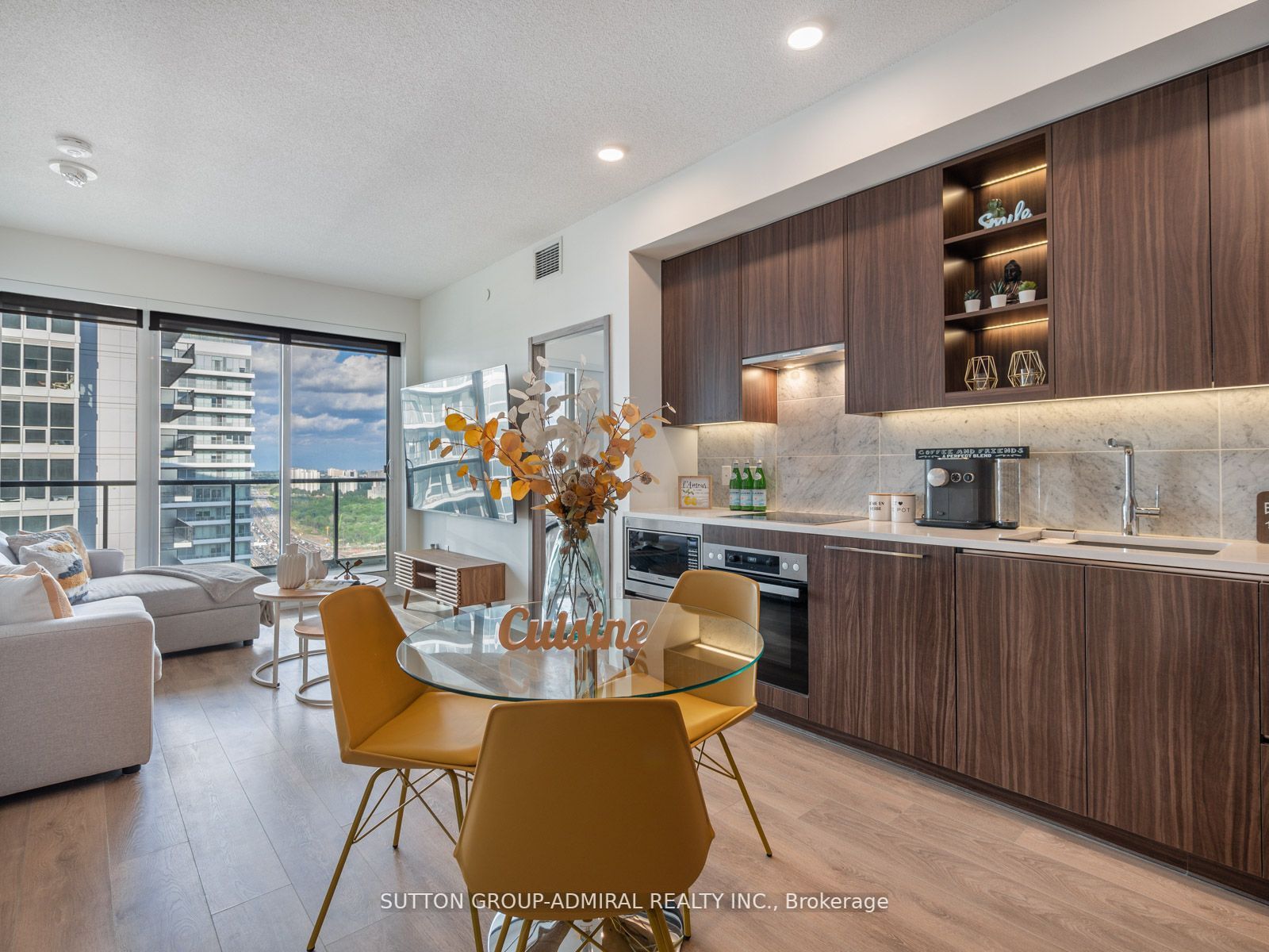 85 Mcmahon Drive, #3509