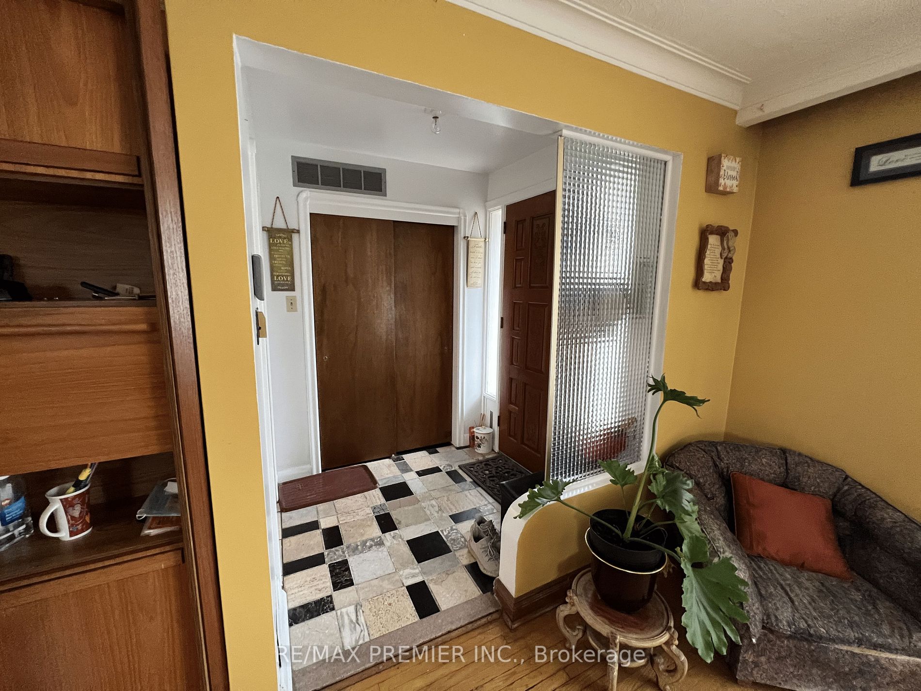 119 Regina Avenue