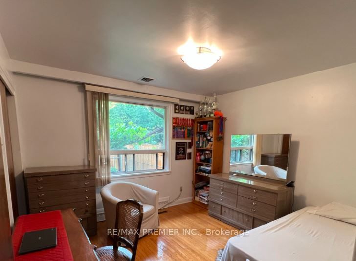 119 Regina Avenue