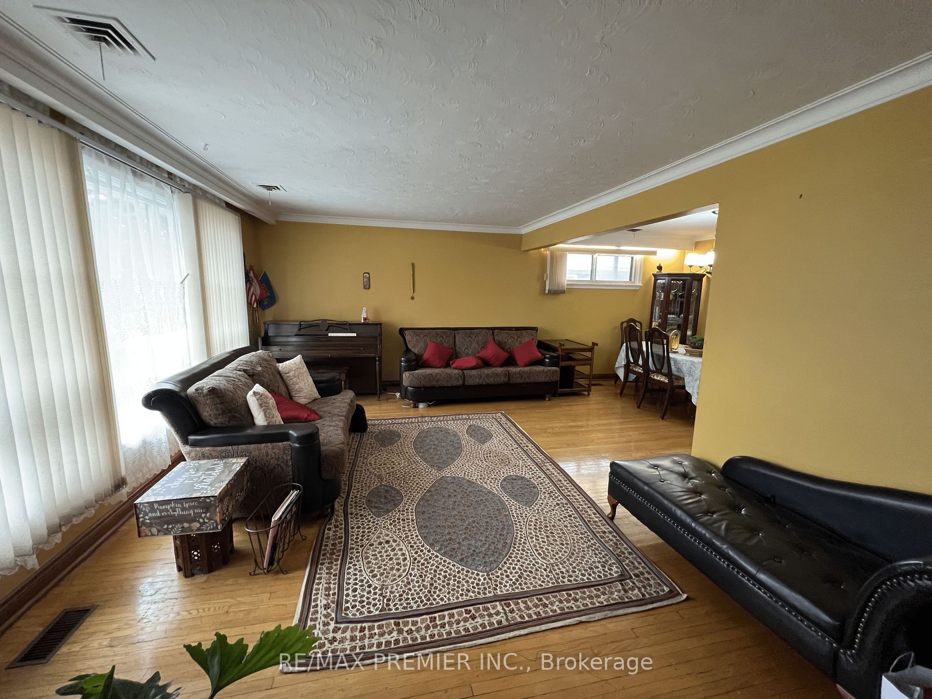 119 Regina Avenue