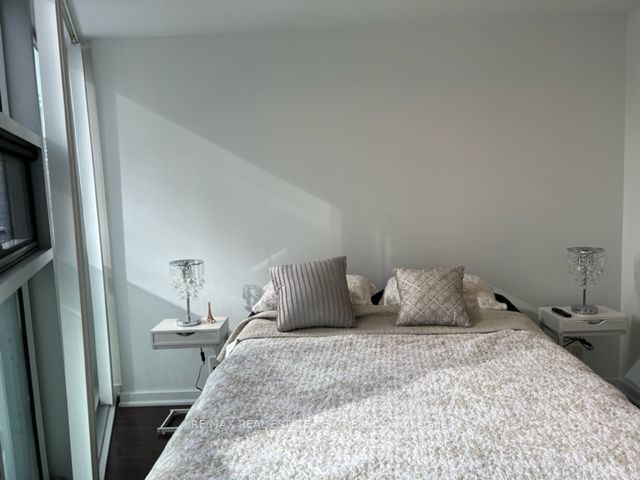 12 York St, #302