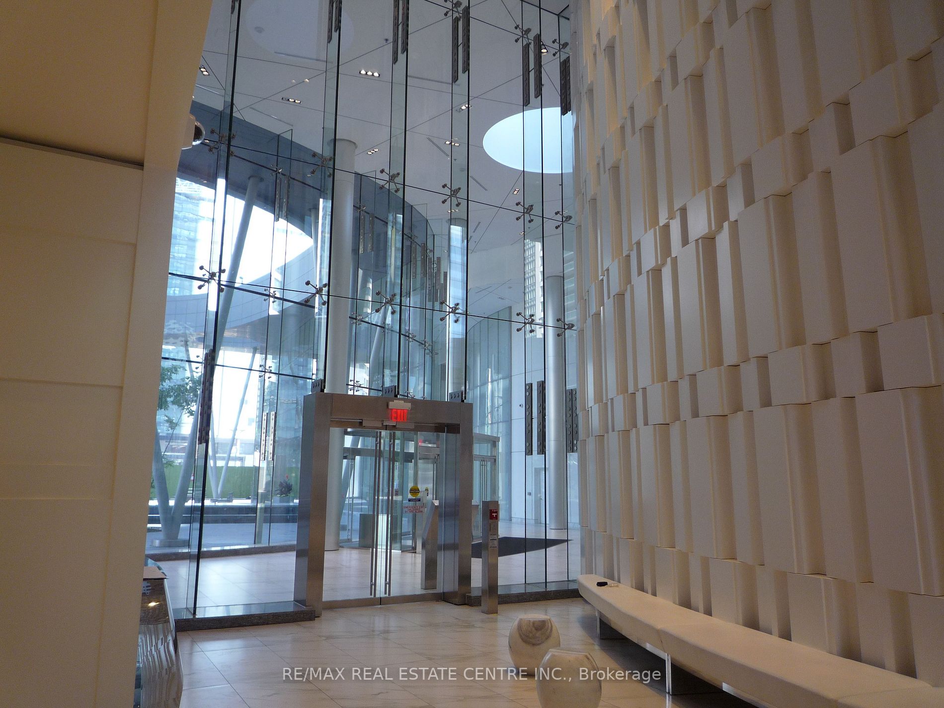 12 York St, #302