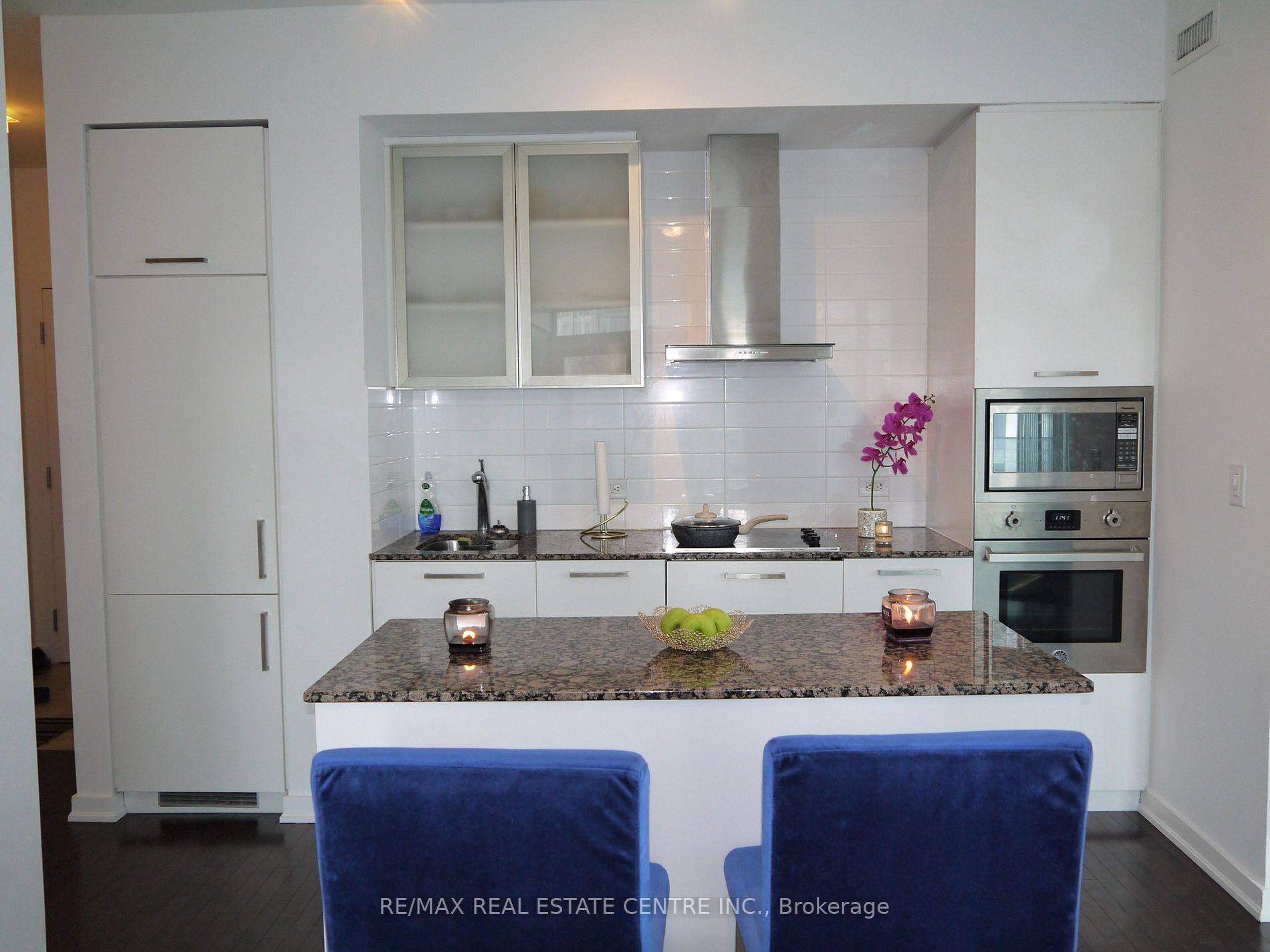 12 York St, #302