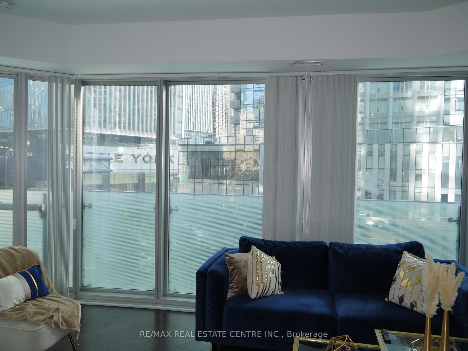 12 York St, #302