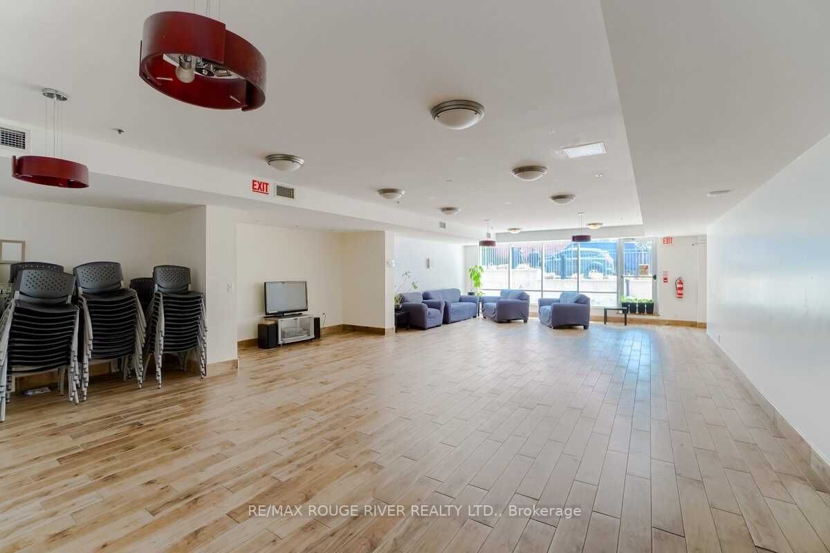 225 Wellesley St E, #813