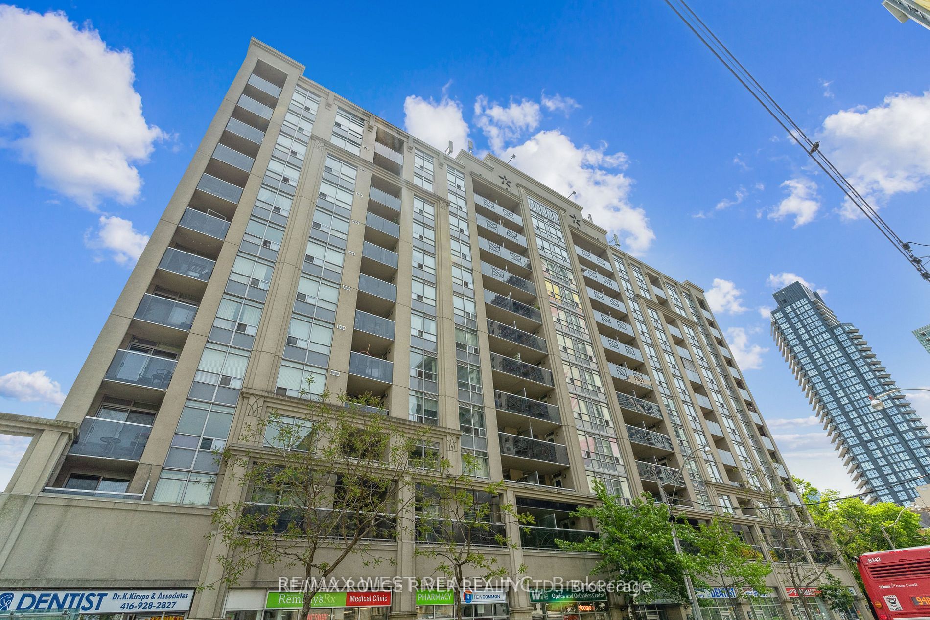 225 Wellesley St E, #813
