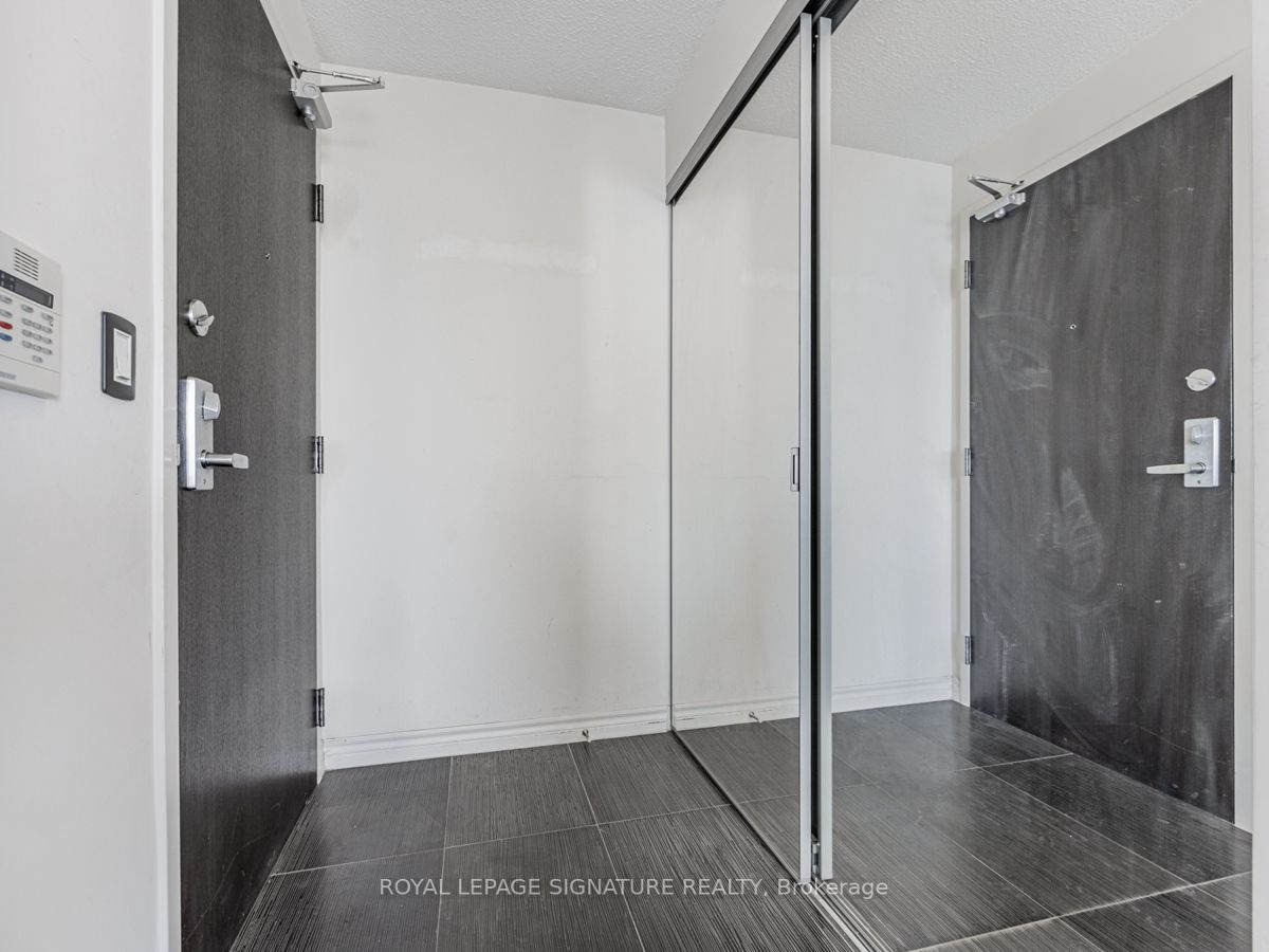19 Grand Trunk Cres, #Ph11