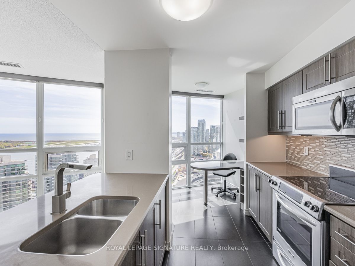 19 Grand Trunk Cres, #Ph11