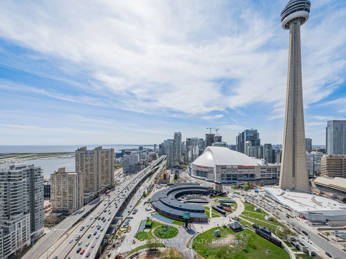 19 Grand Trunk Cres, #Ph11