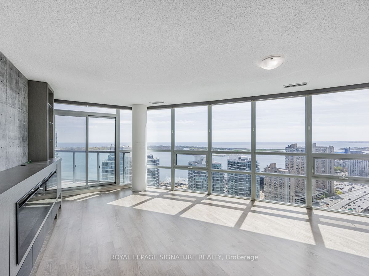 19 Grand Trunk Cres, #Ph11