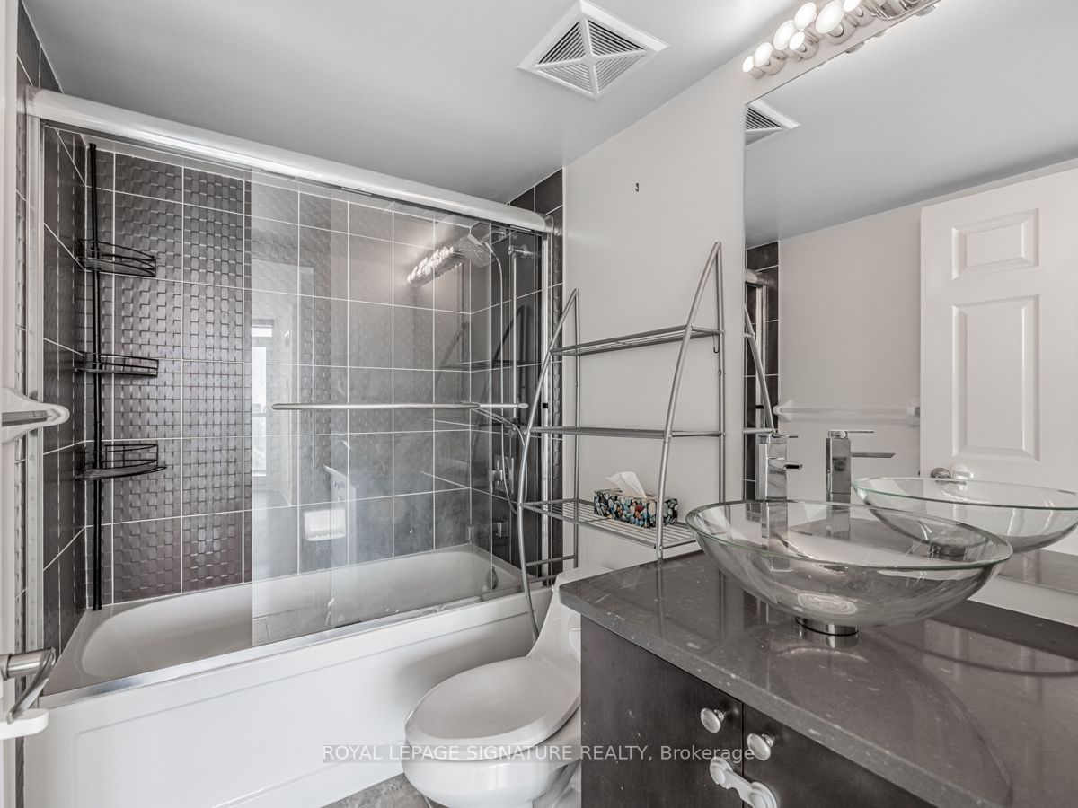 19 Grand Trunk Cres, #Ph11