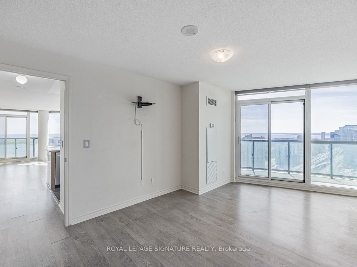 19 Grand Trunk Cres, #Ph11