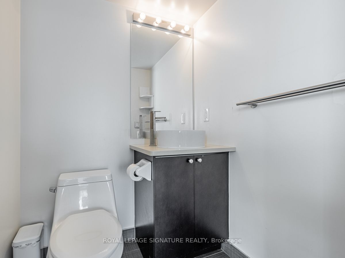 19 Grand Trunk Cres, #Ph11