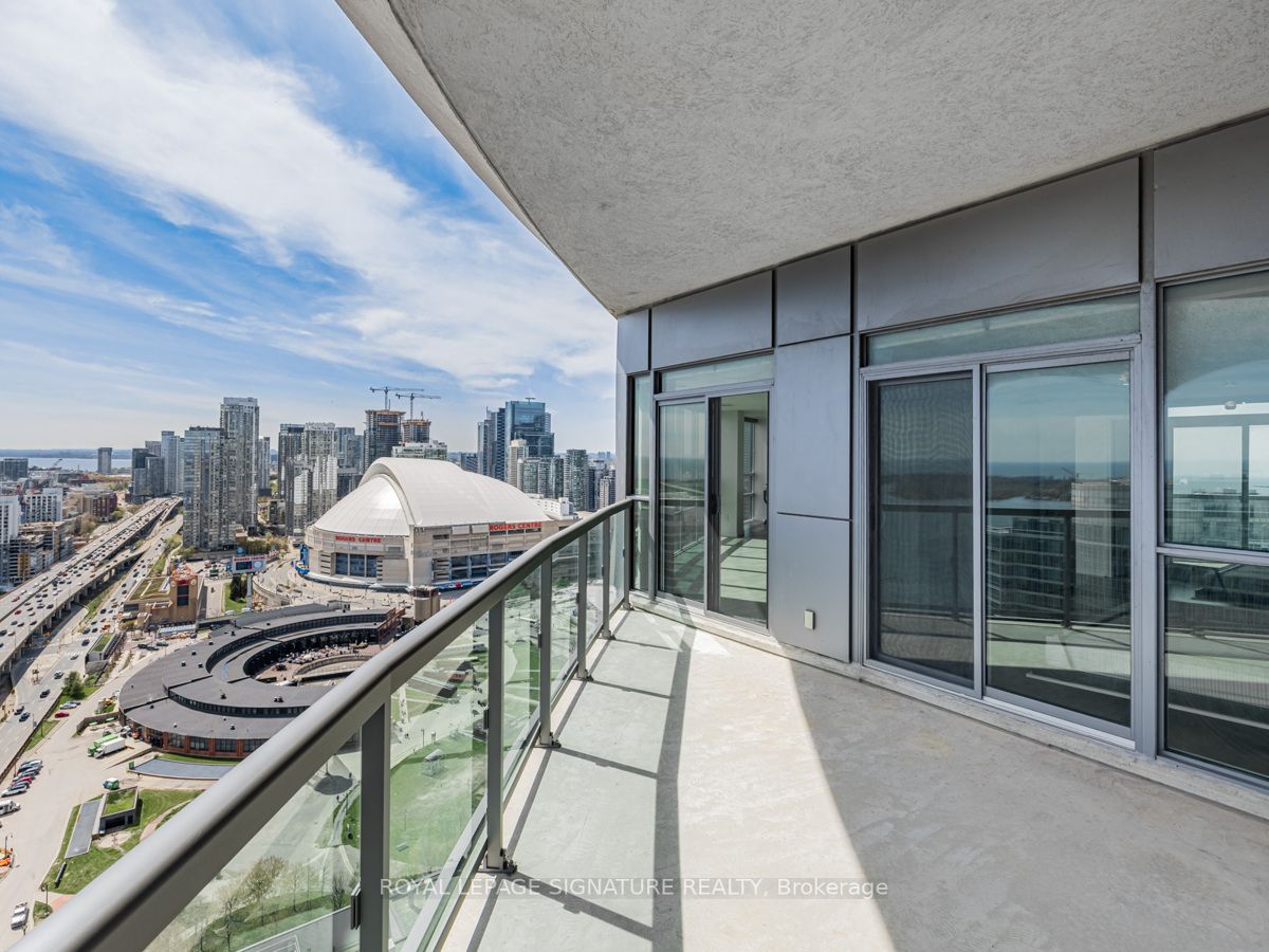 19 Grand Trunk Cres, #Ph11