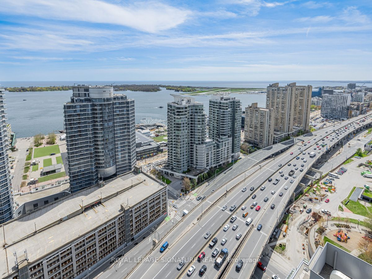 19 Grand Trunk Cres, #Ph11