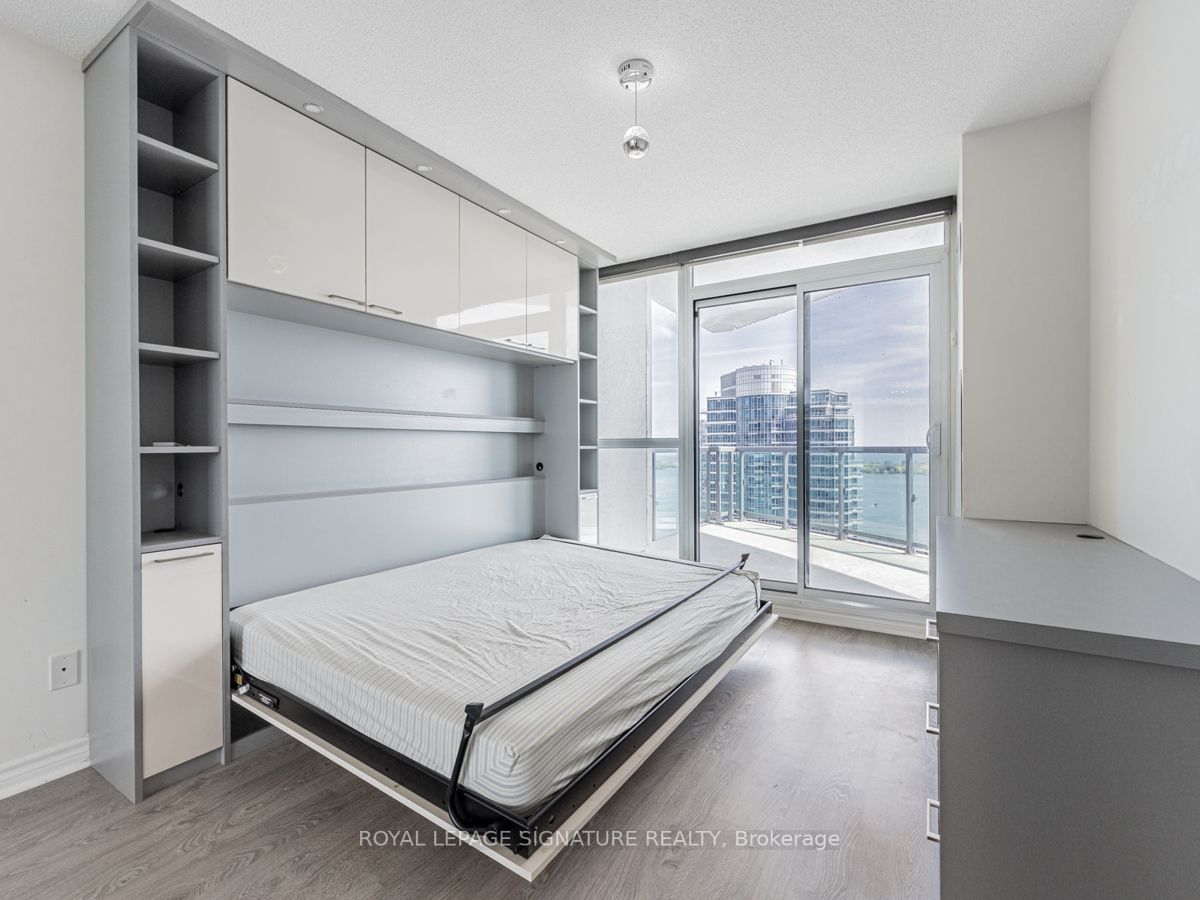 19 Grand Trunk Cres, #Ph11