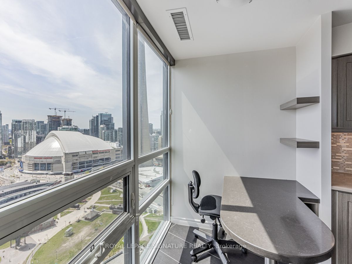 19 Grand Trunk Cres, #Ph11