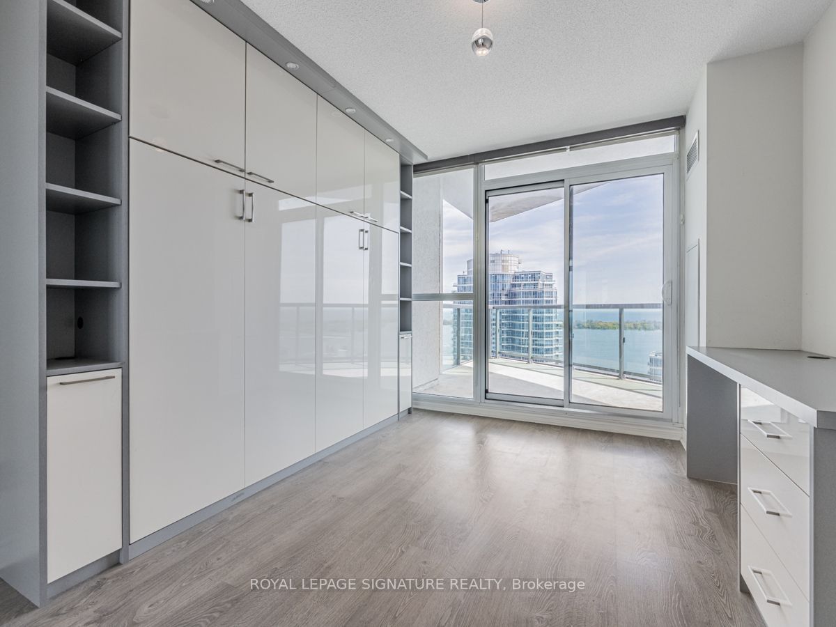 19 Grand Trunk Cres, #Ph11