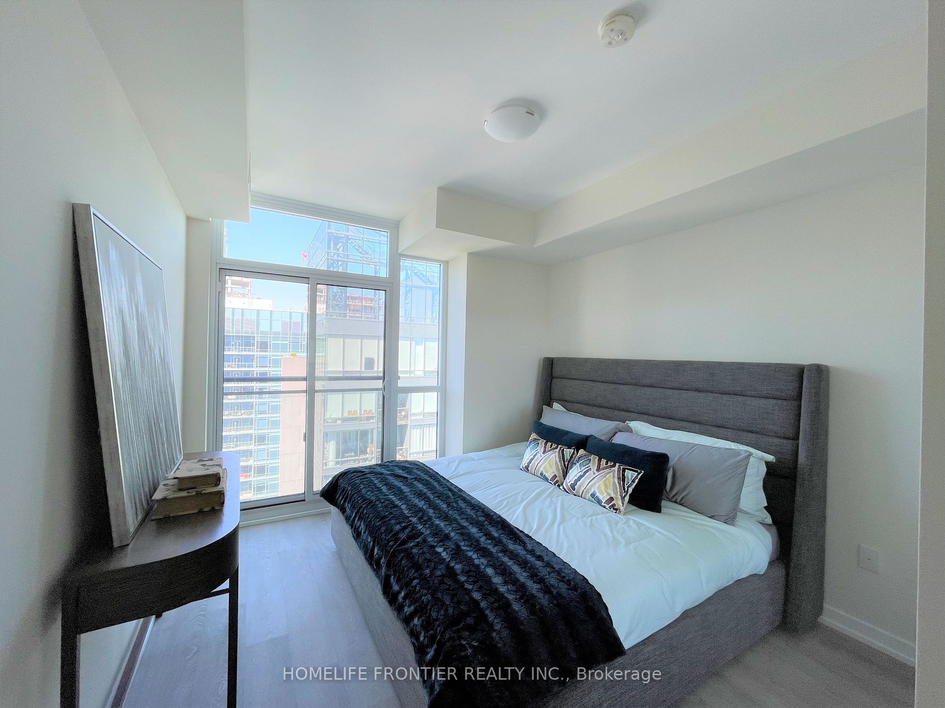 99 John St, #4403