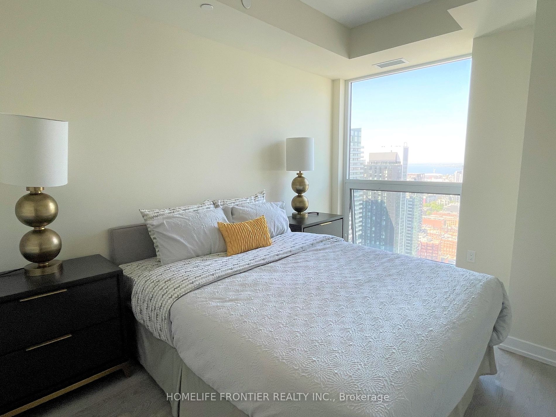 99 John St, #4403