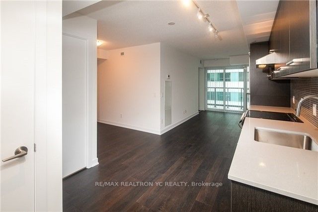87 Peter St, #719