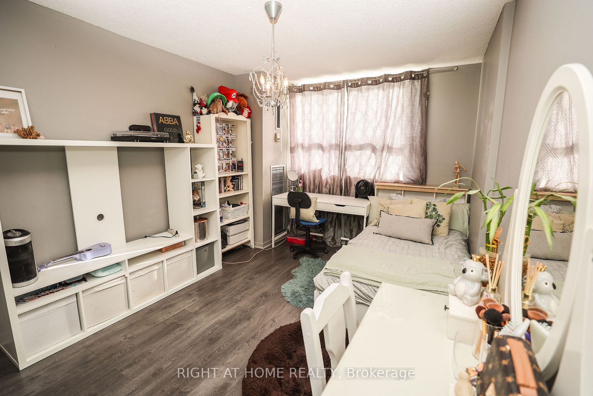 10 Tangreen Crt, #506