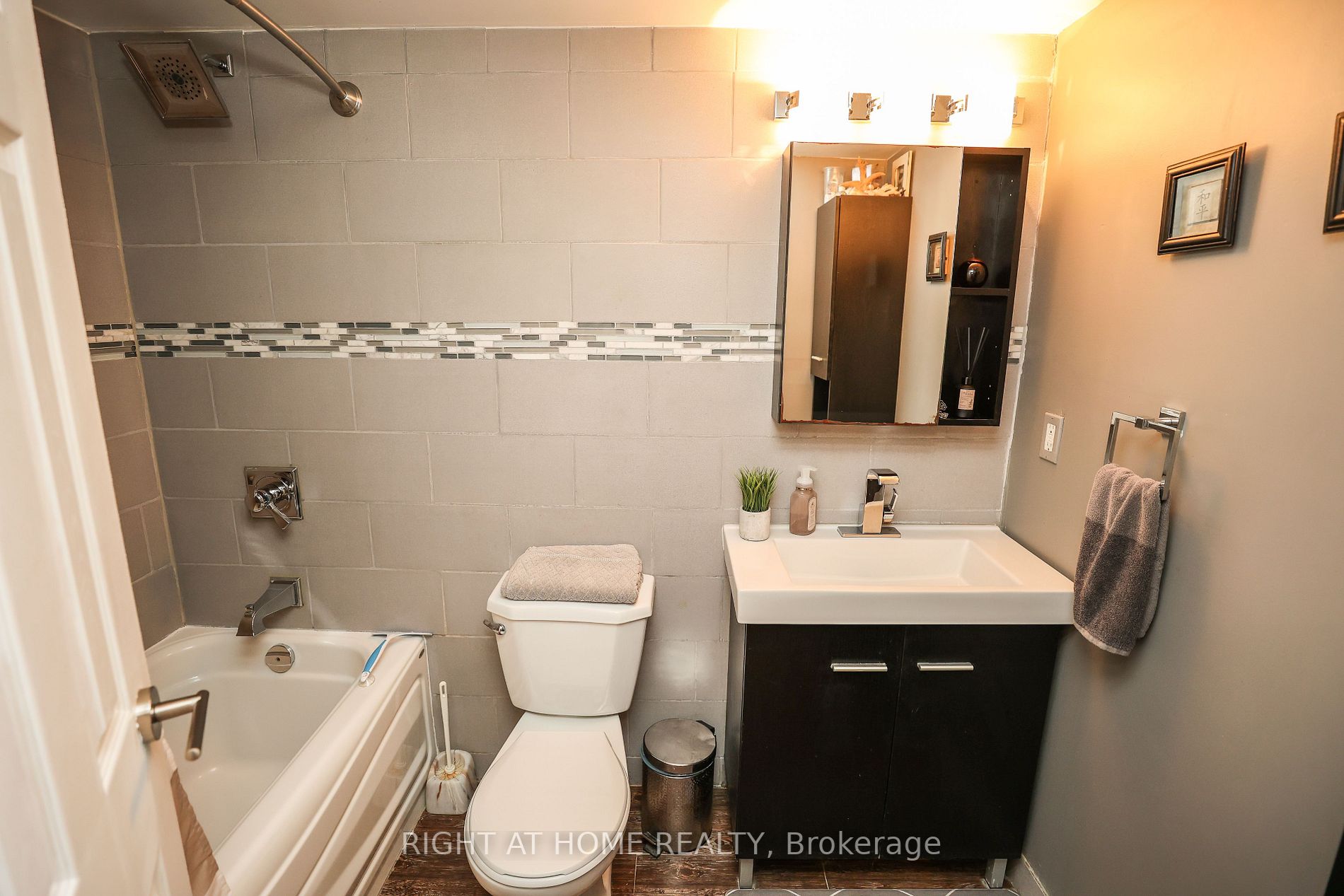 10 Tangreen Crt, #506